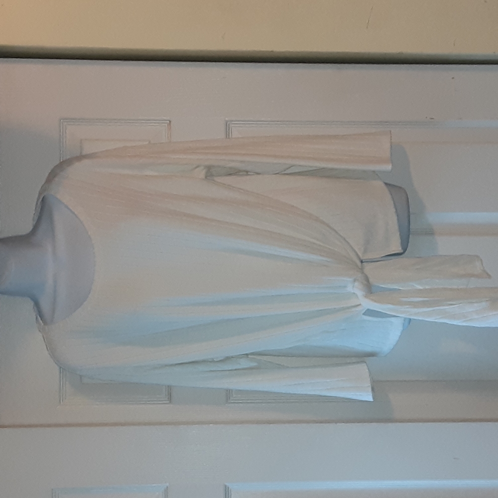 Vince camuto  white knit top
